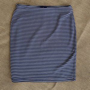 GAP l Blue and White skirt